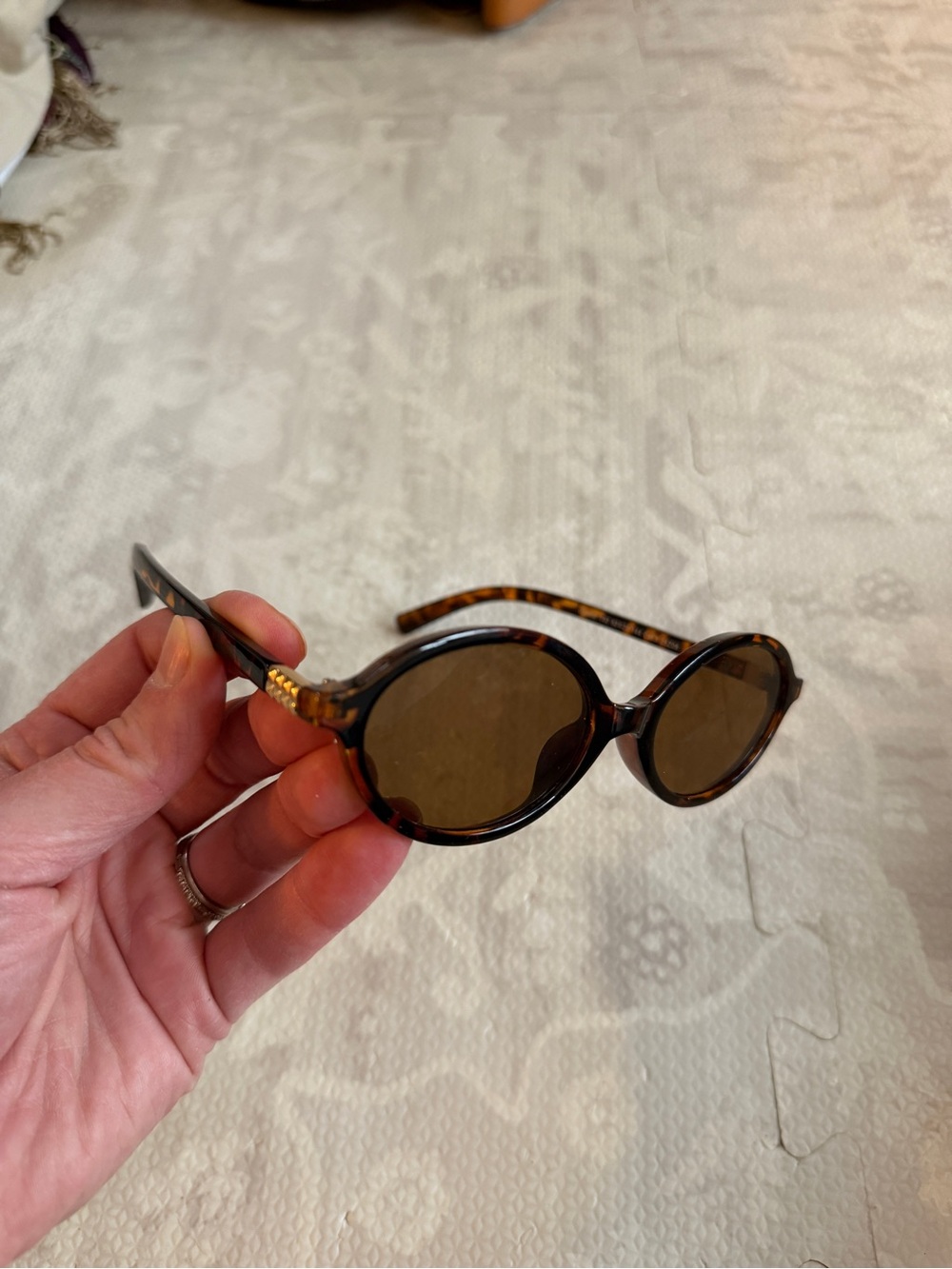 Amazon Women's Tortoiseshell Oval Sunglasses - Brown Lenses